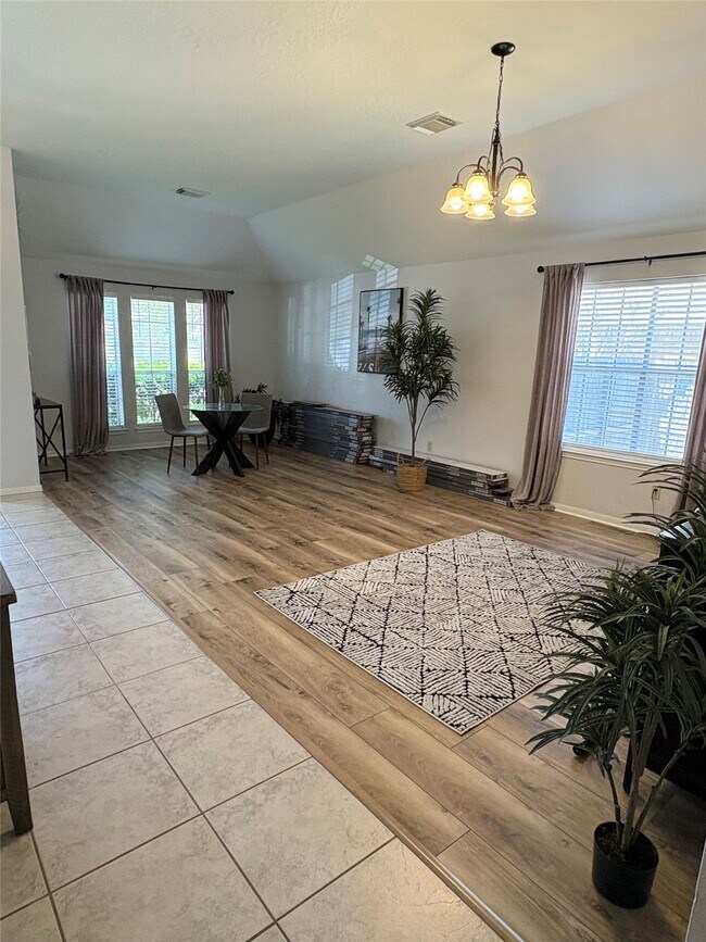 Building Photo - 4325 Spoonbill Dr