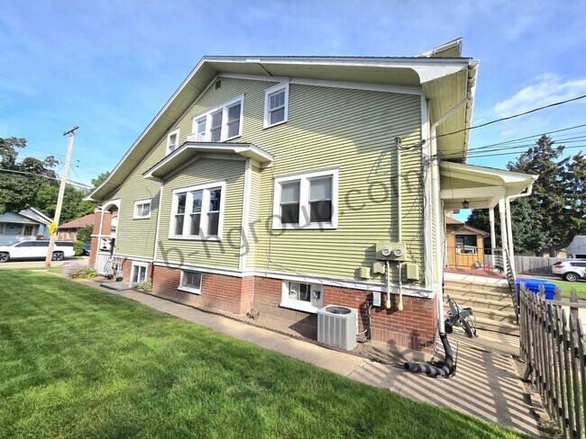 Building Photo - 7413 23rd Ave