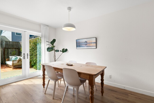 Building Photo - 3850 Bramble Ln