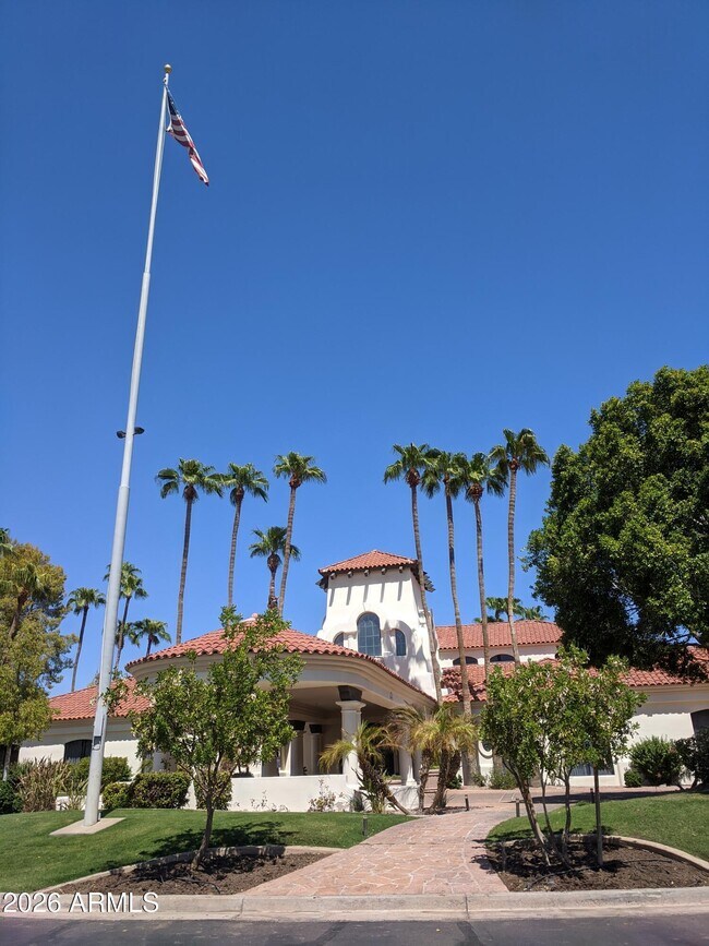 Building Photo - 1321 N Jamaica Way