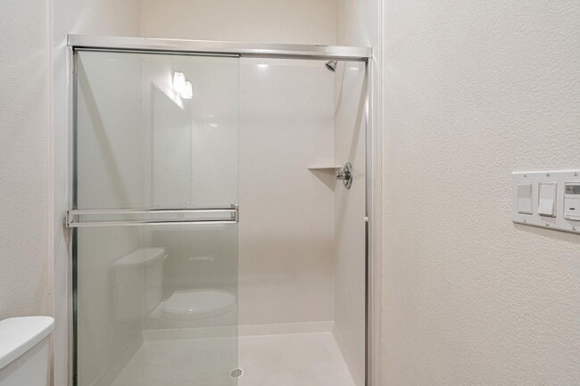 Building Photo - 457 Diller St