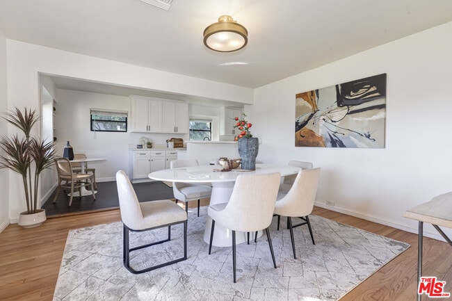 Building Photo - 9125 David Ave