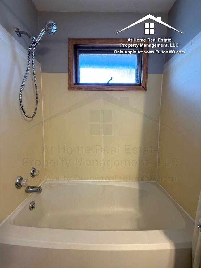 Building Photo - 1904 Springdale Ct