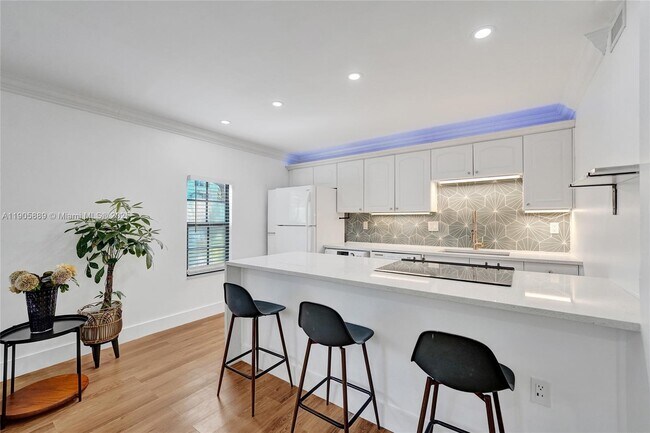 Building Photo - 815 NE 28th St