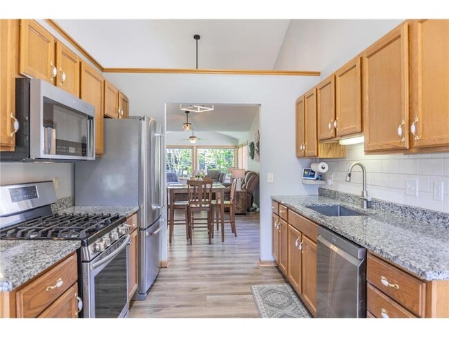 Building Photo - 102X Primrose Ln