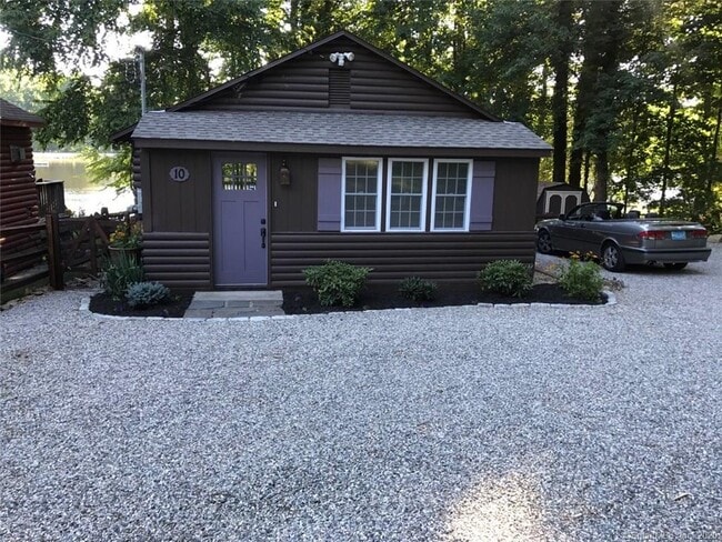 Building Photo - 10 Old Pinewood Trail