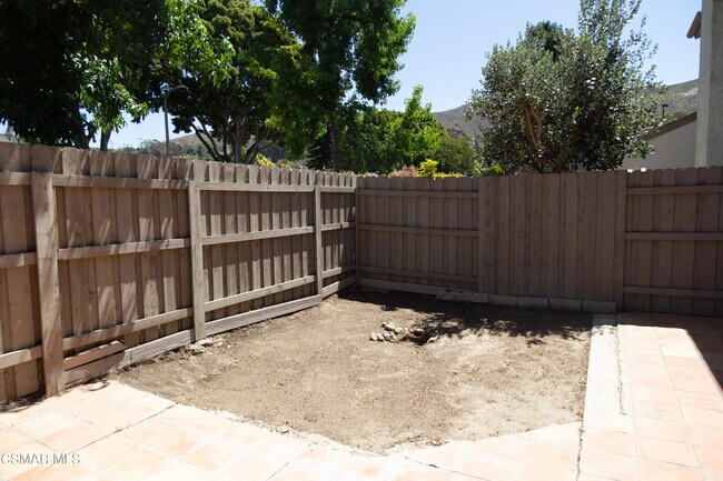 Building Photo - 215 Blackfoot Ln