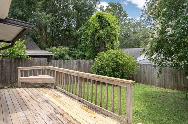Building Photo - 3223 Albert Dr