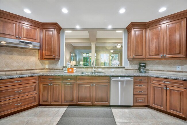 Building Photo - 6406 Gulf Dr