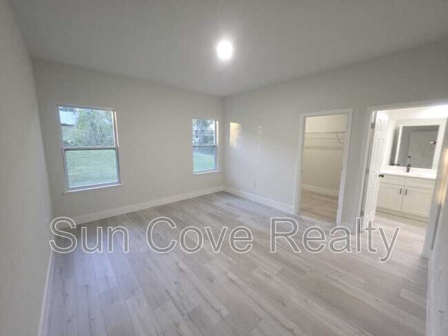 Building Photo - 7958 N Oberon Terrace