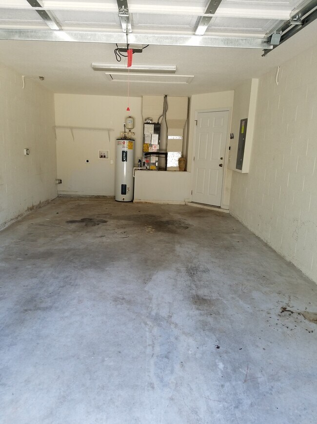 Building Photo - $1495 - 3/2/1 - Duplex Palm Coast - Move In Special