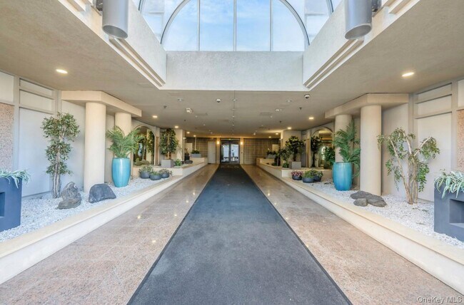 Building Photo - 360 Shore Rd