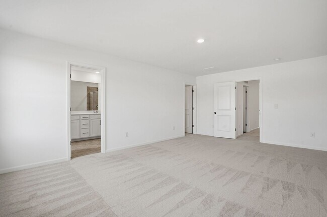 Building Photo - BEAUTIFUL AND READY FOR YOU- NICE TOWNHOME IN ANGIER, NC