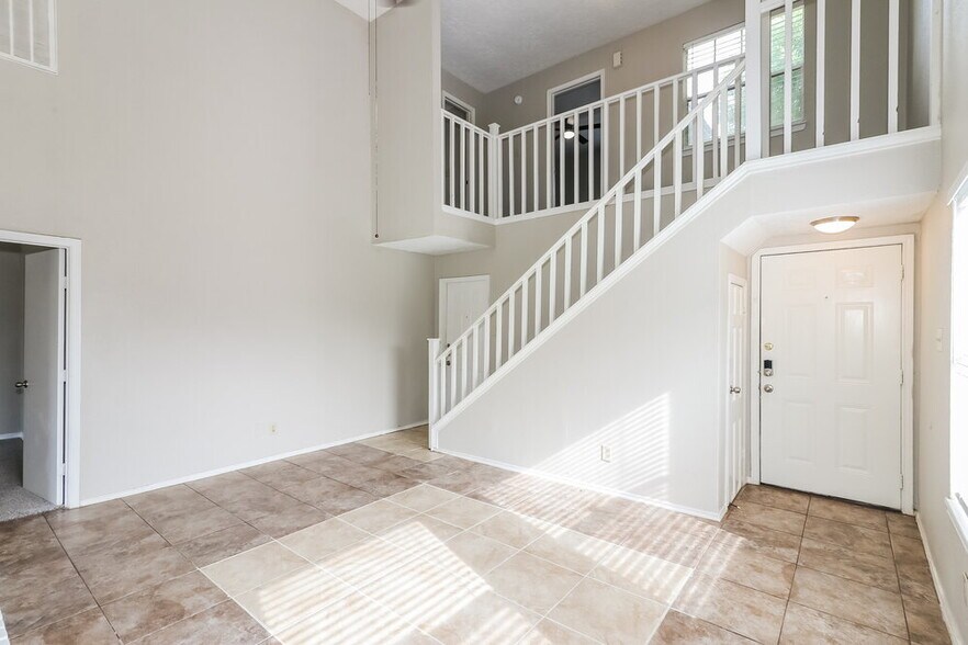 Building Photo - 6042 Beaconridge Dr