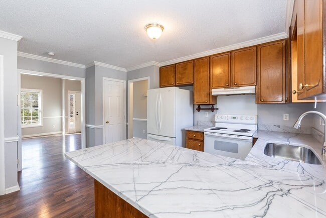 Building Photo - Great Corner Lot Home in Downtown Clayton