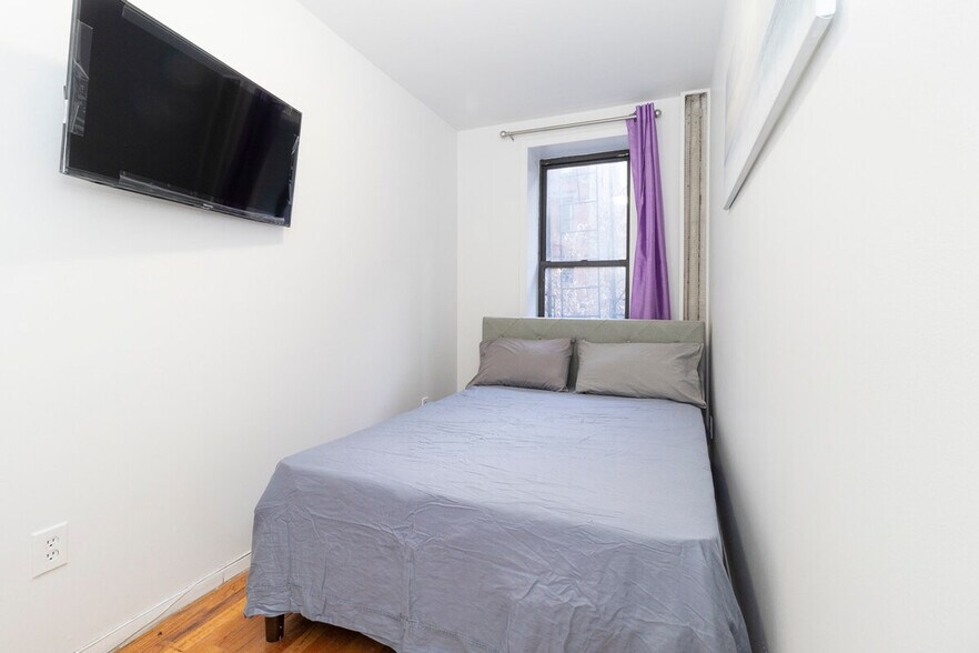 Building Photo - 1666 3rd Ave