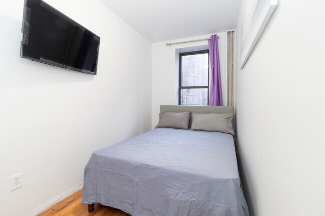 Building Photo - 335 E 94th St