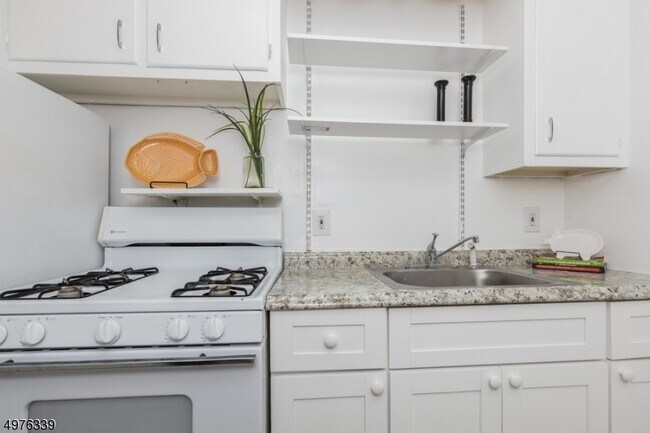 Building Photo - 138-140 Lincoln St