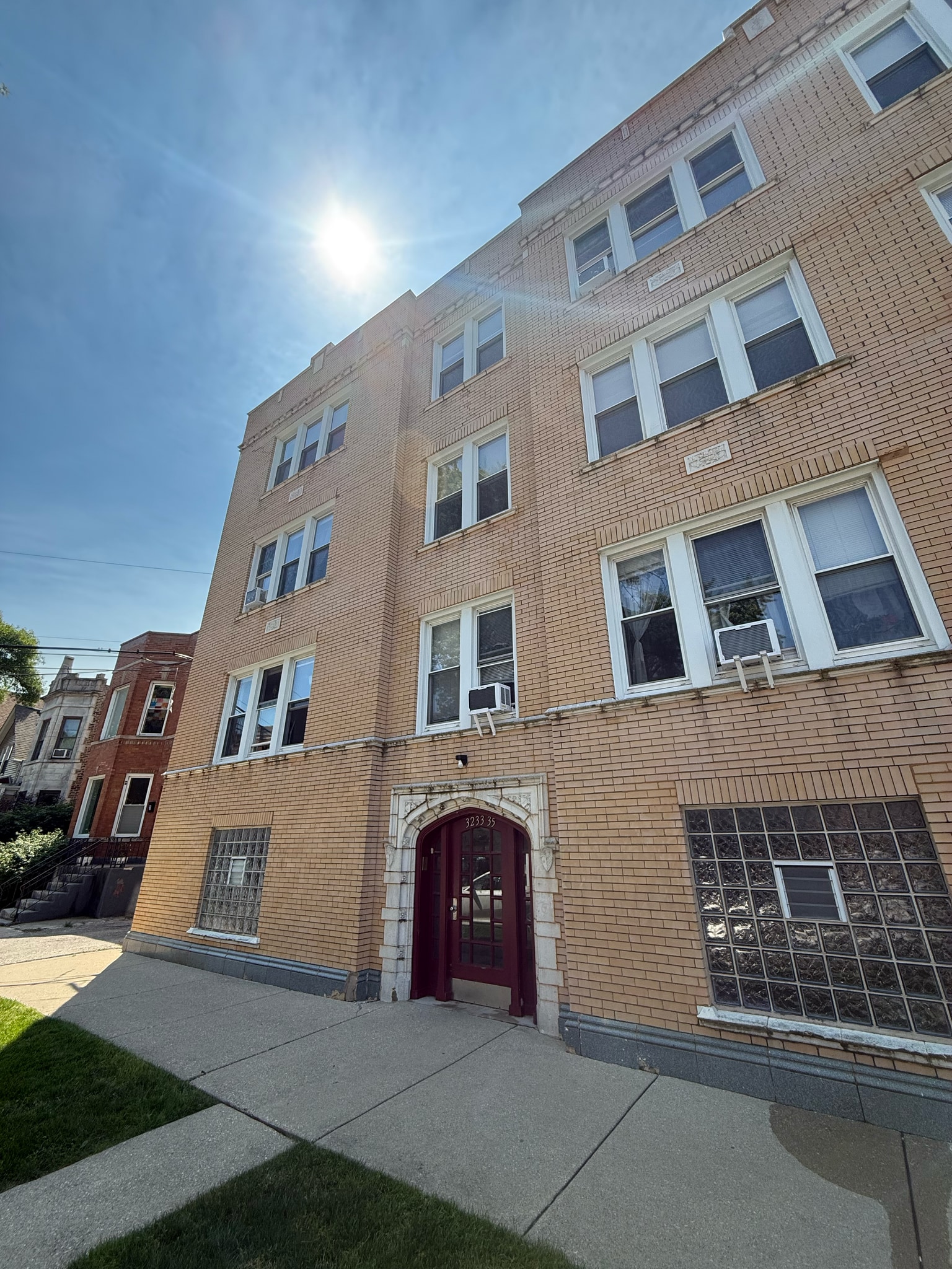 Building Photo - 2053 N Sawyer Ave
