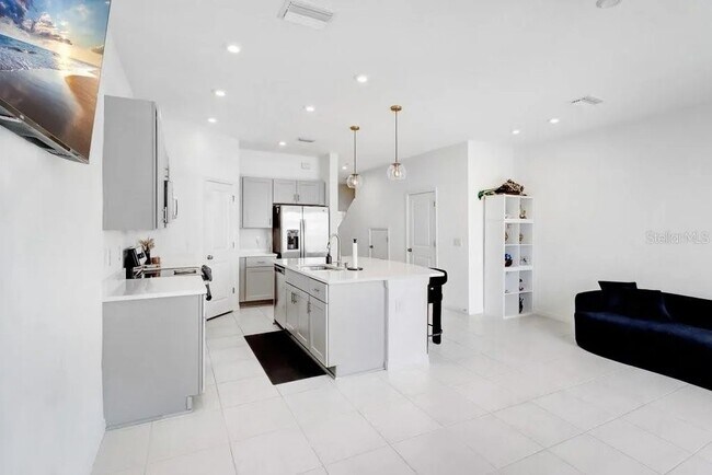 Building Photo - 2301 Alee Ln