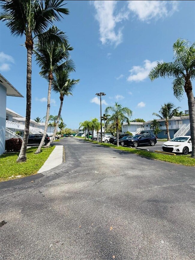 Building Photo - 7580 SW 82nd St