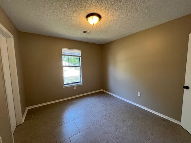 Building Photo - Renovated 3 Bedroom 1 Bath Home for Rent!!