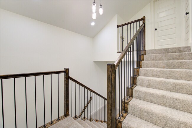 Building Photo - 2930 El Fenice Ln