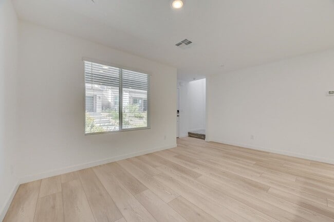 Building Photo - 10772 Paget Ct