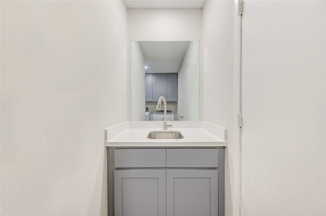 Building Photo - 6026 Clarewood Dr