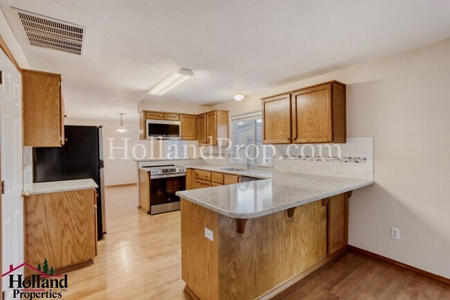 Building Photo - Beautiful 4 Bedroom Home in Excellent Beaverton Location!