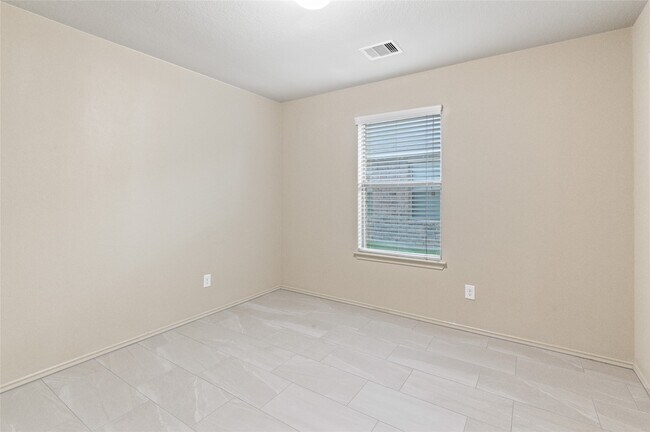 Building Photo - 2414 Fall Aster Dr