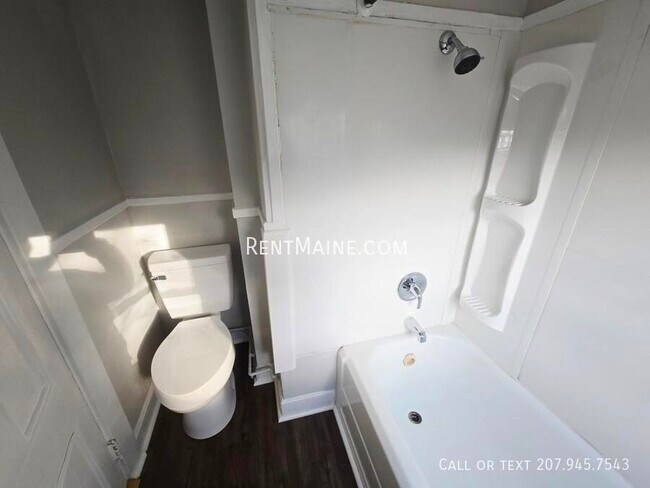 Building Photo - 402-404 Hammond Street-Apt. #3