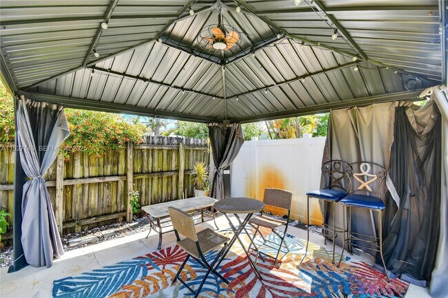 Building Photo - 554 NW 46th St