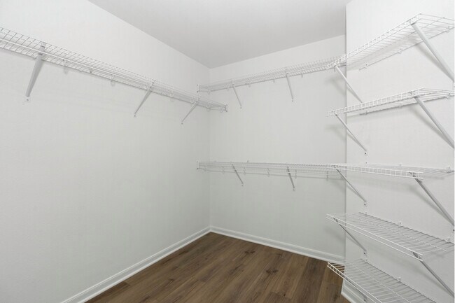 Building Photo - 15223 Telfaire Mdws