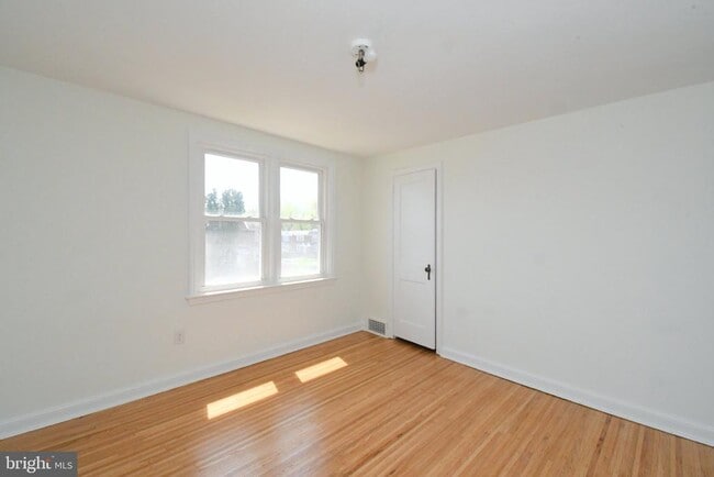 Building Photo - 2219 Ardmore Ave