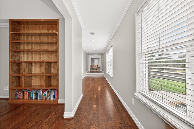 Building Photo - 903 Sugarfield Ct