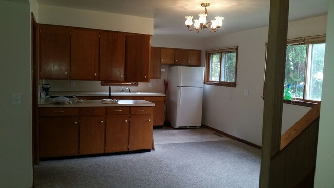 Building Photo - 3 Bedroom Duplex