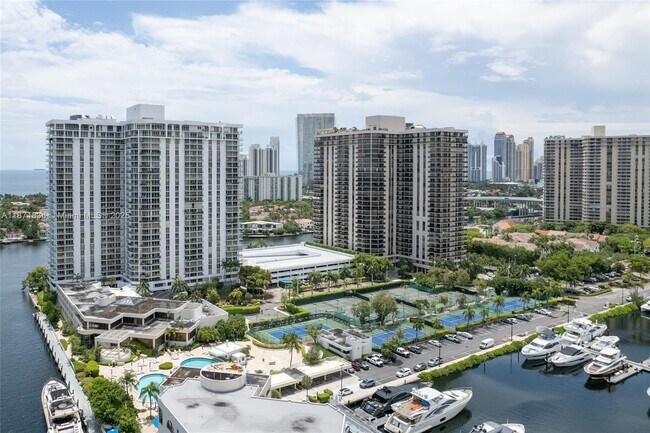 Building Photo - 19707 Turnberry Way