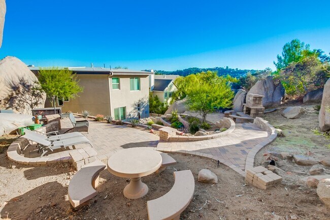 Building Photo - 28548 Meadow Glen Way W