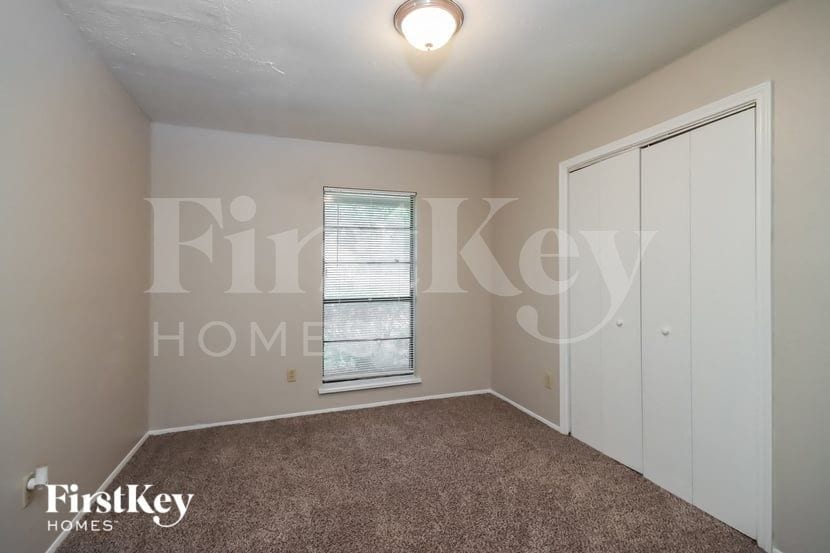 Building Photo - 14658 Meyersville Dr