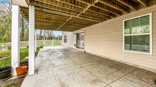 Building Photo - 303 Gateview Dr