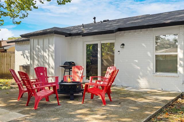 Building Photo - 718 Tearose Dr