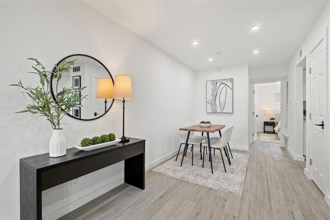 Building Photo - 5911 Sheridan Ave