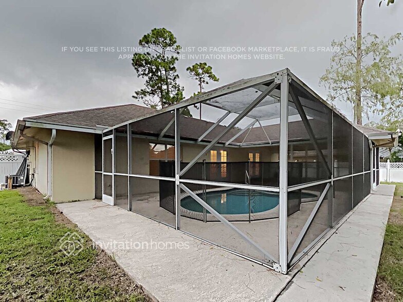 Building Photo - 14822 Paddock Dr