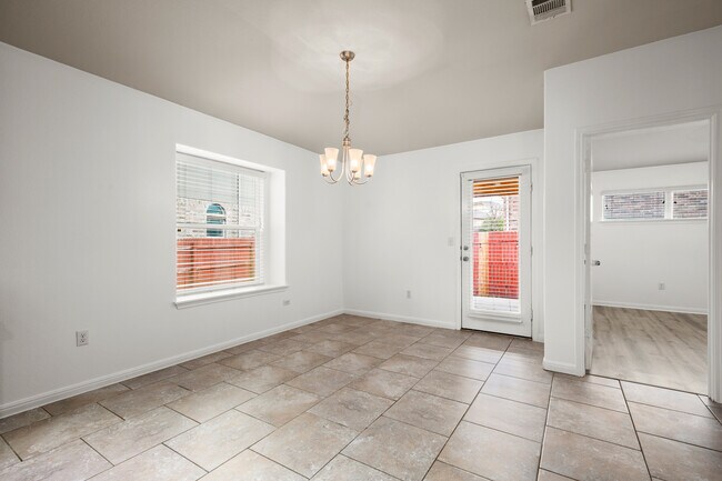 Building Photo - 101 Song Sparrow Cv