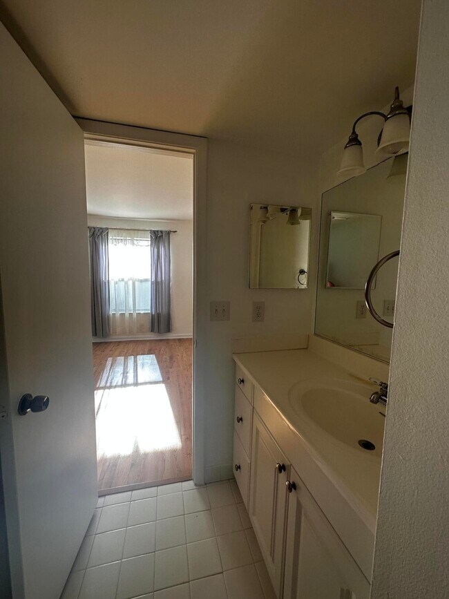 Building Photo - 21904 Lake Forest Cir