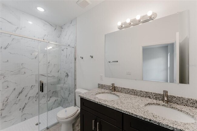Building Photo - 627 W Glenhaven Dr