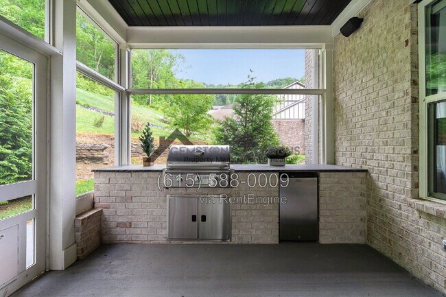 Building Photo - 6343 Wildwood Dr