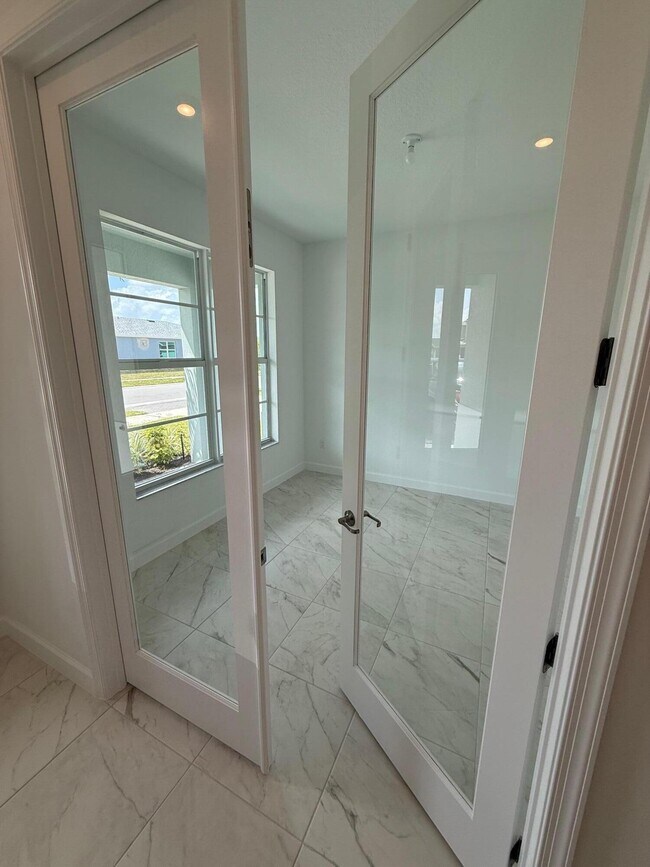 Building Photo - 13509 SW Bally Dr