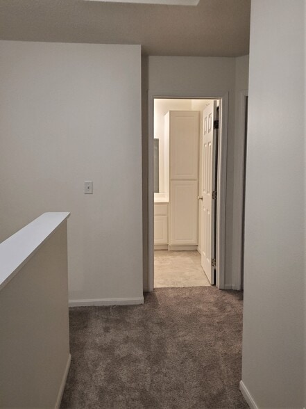 Building Photo - 10 Bridgewater Trl